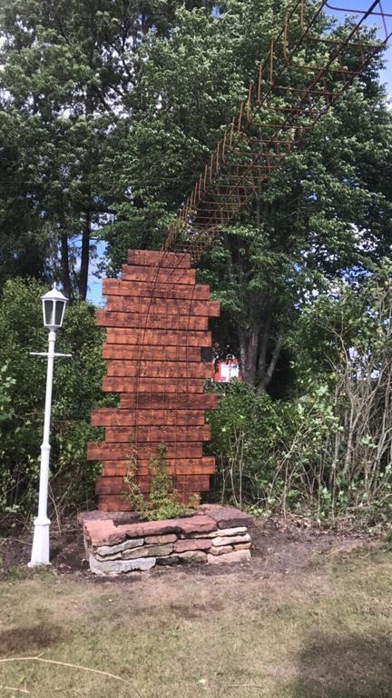 Aeventyrsgardens Vandrarhem, Kinnekulle Källby Esterno foto